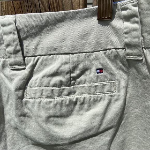 Women’s Size 12 Tommy Hilfiger Khaki Shorts - Picture 4 of 5